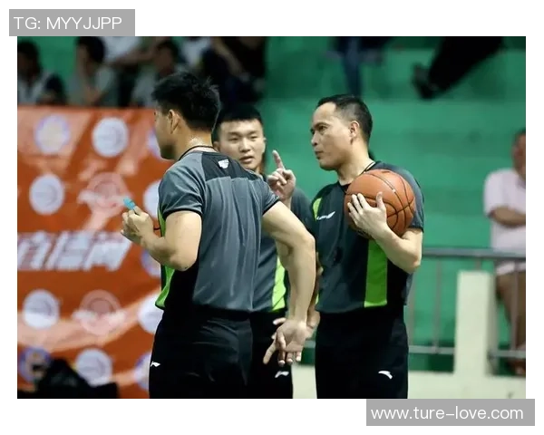 深圳篮球队在杯赛中的灵活性展现与战术调整分析