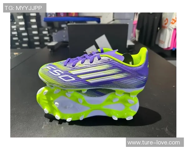 足球明星为何不愿意赠送鞋子给粉丝背后的原因解析 足球明星为何不愿意赠送鞋子给粉丝背后的原因解析