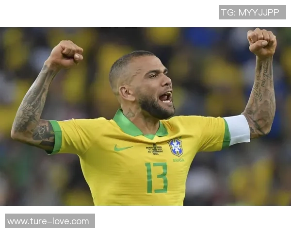 足球明星日常穿搭风格大揭秘时尚与运动的完美结合 足球明星日常穿搭风格大揭秘时尚与运动的完美结合