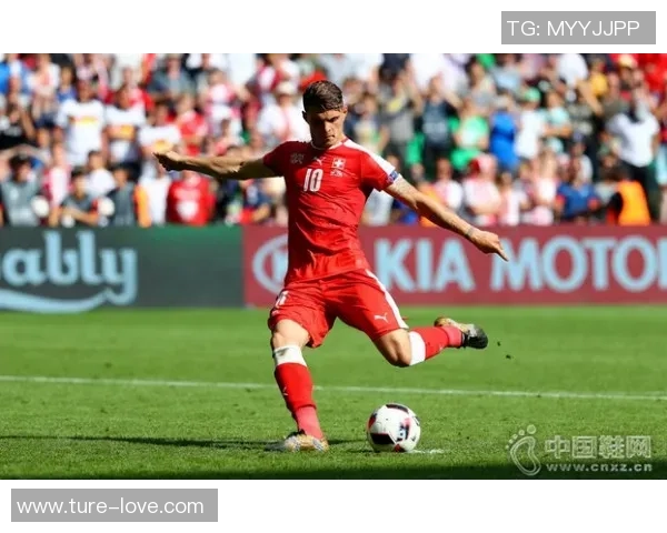 足球明星的艺术魅力展现与创作灵感的完美结合 足球明星的艺术魅力展现与创作灵感的完美结合