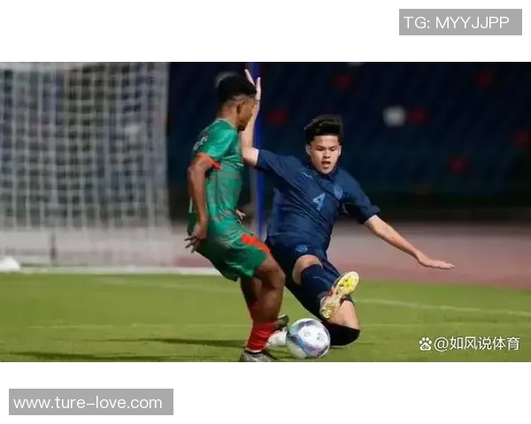 足球明星遭遇球迷扔物事件视频引发热议背后真相揭秘